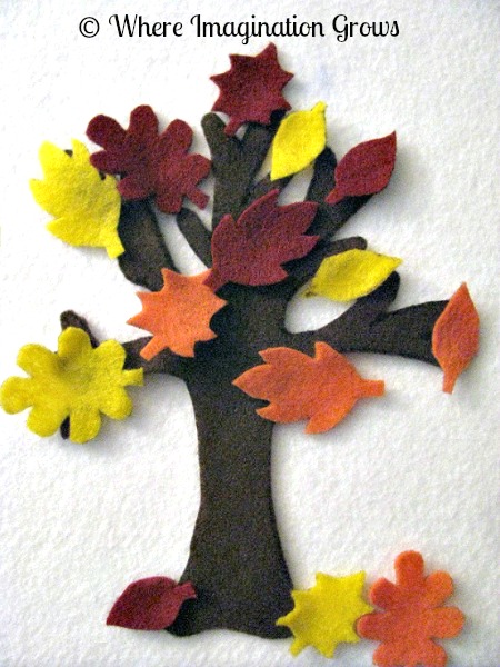 Fall tree felt board activity for preschool! 