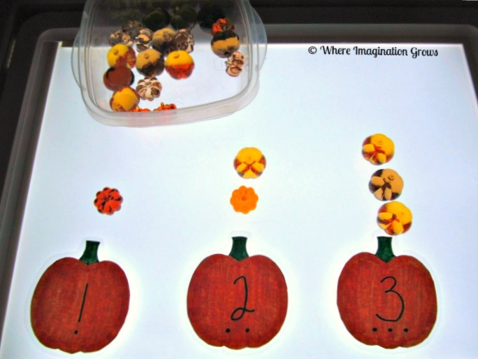 Pumpkin Counting Activity & Light Table Play for Preschoolers! A fun Montessori inspired counting activity for fall