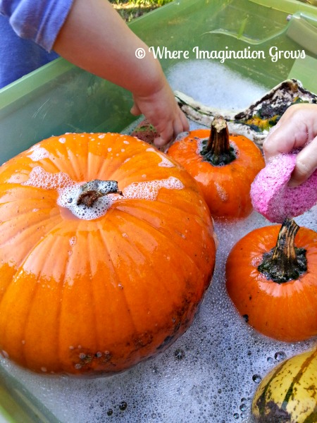 pumpkin sensory washing kids 1
