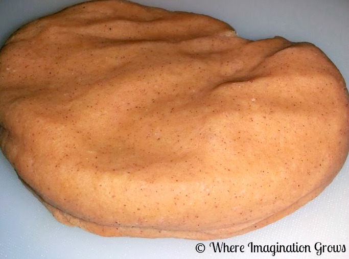 Pumpkin Pie scented playdough recipe! 