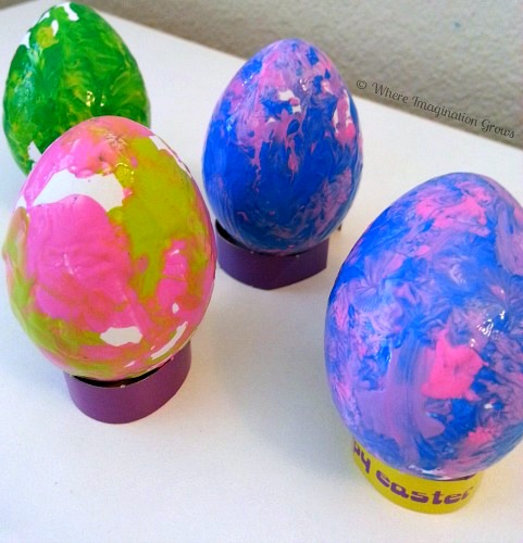 Easter or Spring-themed Kids Craft …MARBLE PAINTING!