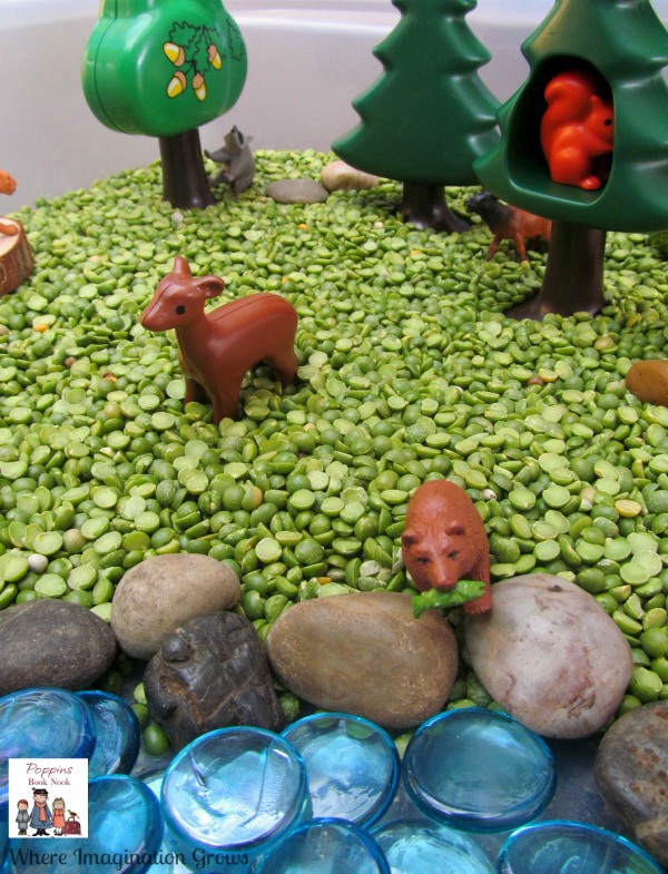 Forest animals sensory bin for kids! Hands-on forest animals sensory box for preschoolers