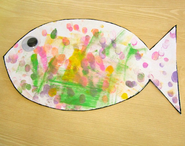 Fingerprint Fish Craft for Kids! A simple fine motor craft for preschoolers and toddlers