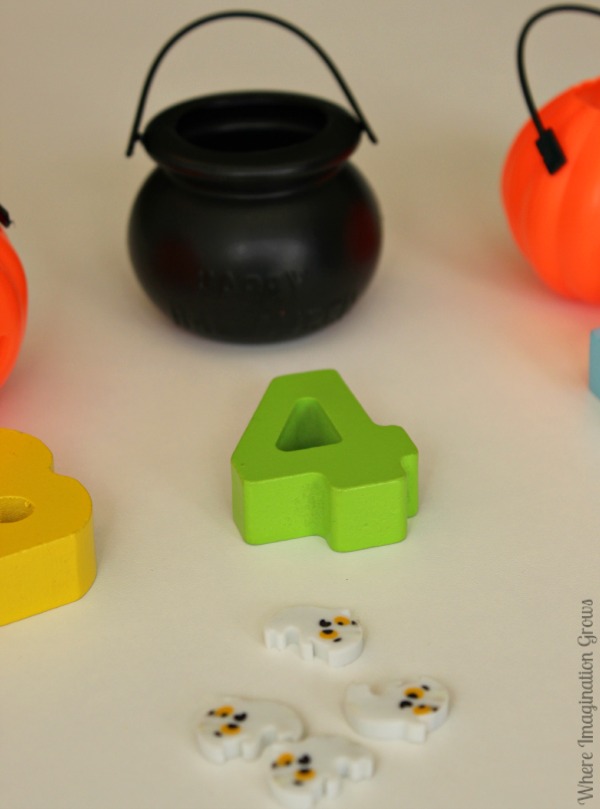Simple Halloween Counting Activity for Preschoolers
