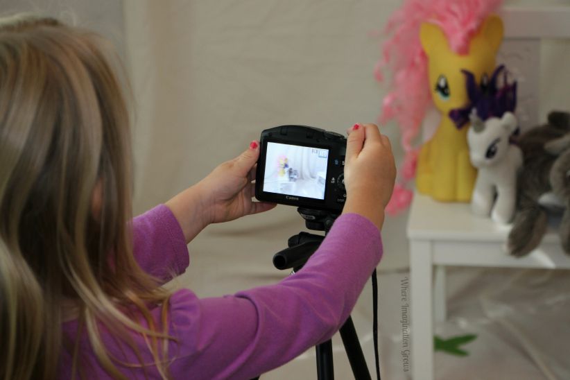 Fun Dramatic Play Prompt: Pretend play photographer for preschoolers