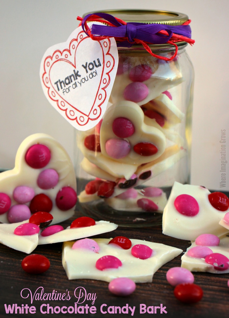 Valentine's Day Candy Bark Recipe! Simple treat kids can make for daycare providers & teacher gifts! 