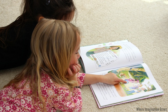 Learning about woodland animals with Pipsie Nature Detective Book for Preschoolers!