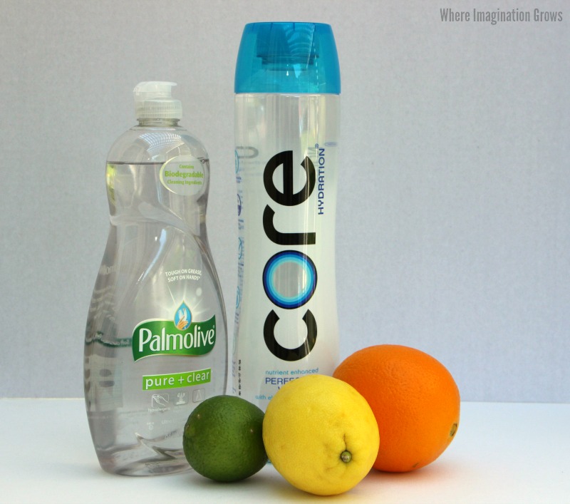 Make a DIY sensory bottle using citrus fruits! A fun nature learning activity for preschoolers