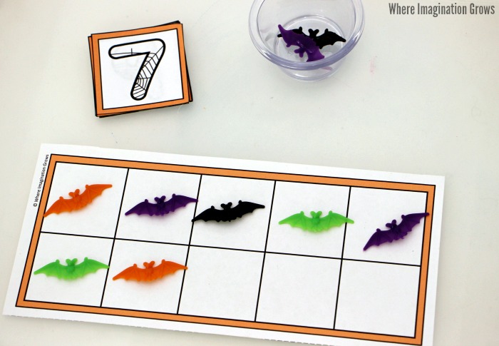 Halloween Ten Frame & Number Cards! A free printable to help preschoolers with number sense!